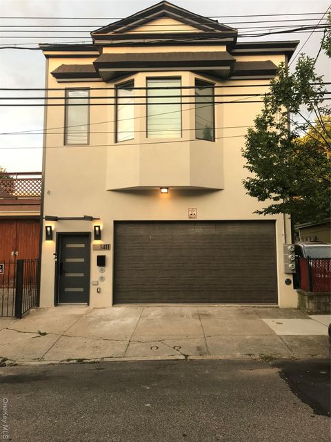 14-11 114 College Point NY 11356