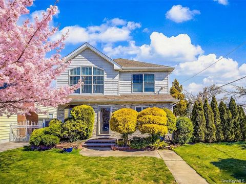Homes For Sale - 253 Devonshire Drive<br/> New Hyde Park, NY 11040