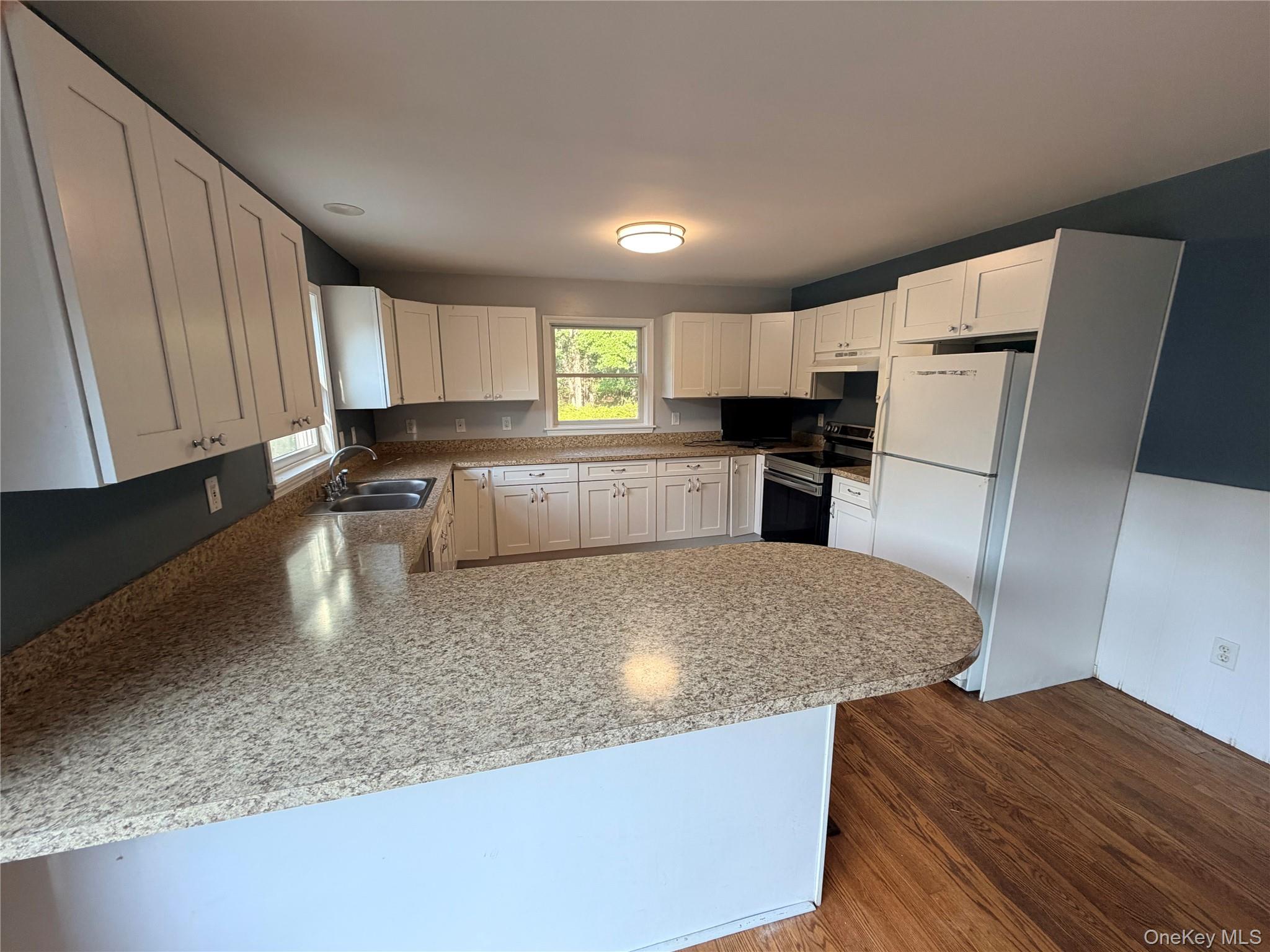 484 N Magee Street - Photo 3