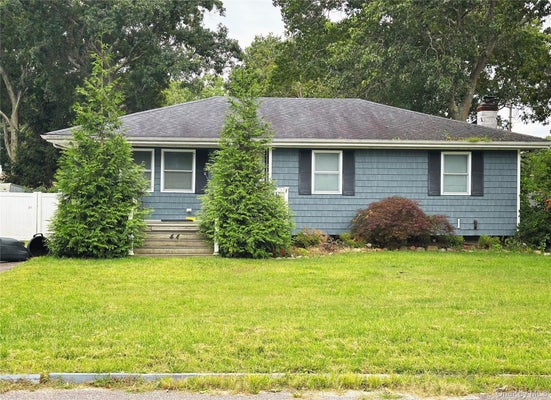 44 FLORADORA DR, MASTIC, NY 11950 - Image e61dfe0a769f93a4e4b27acc04cf8eaf/2774431190