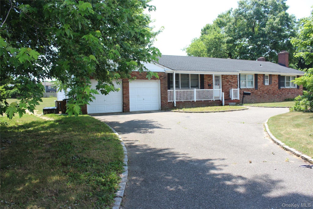 Photo of 924 Fulton Street, Farmingdale, NY 11735 (MLS # 1057838)