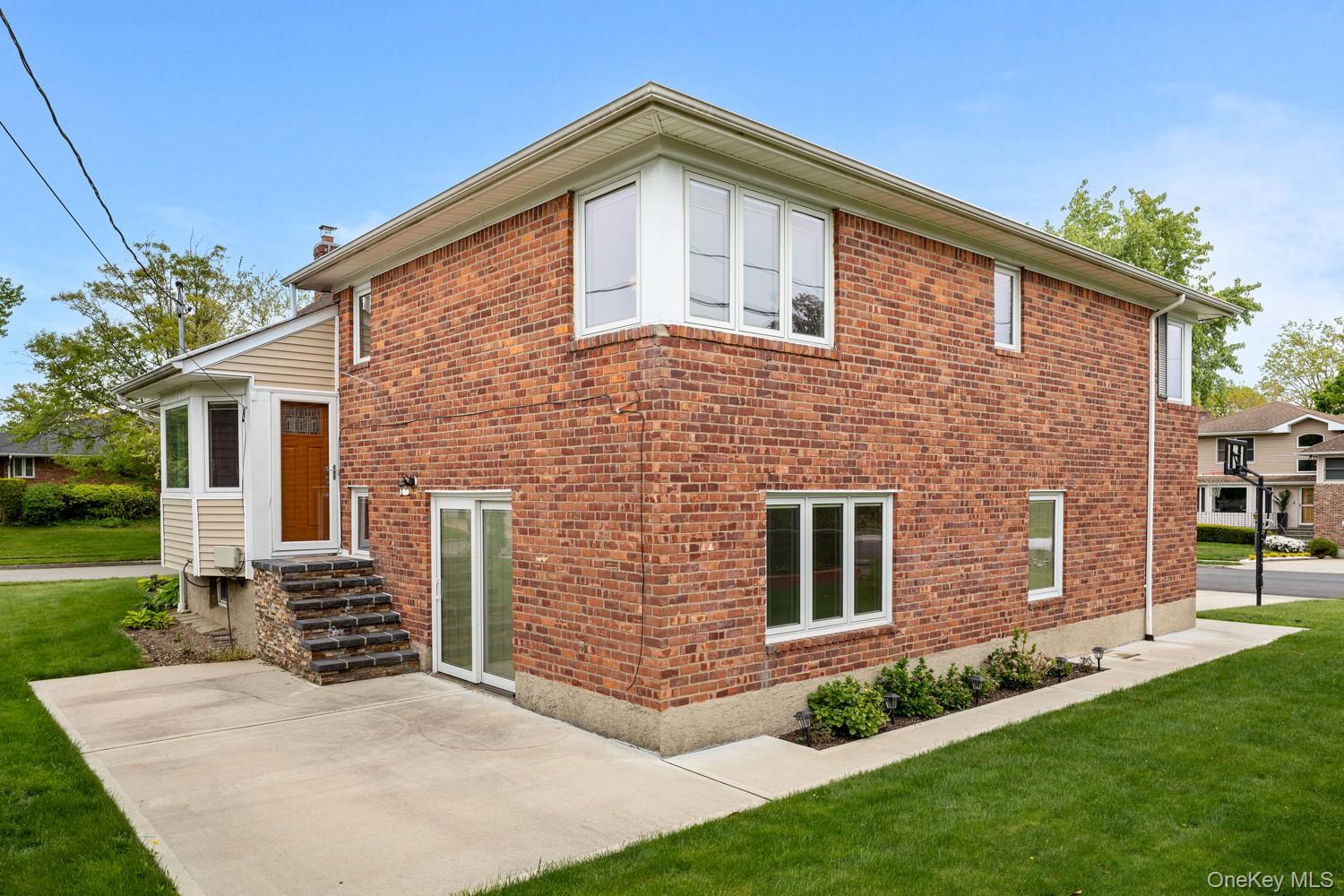 15 Royal Way