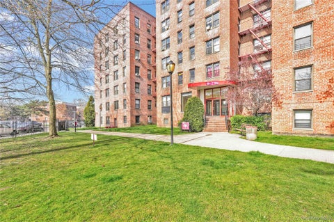Photo of 150-11 72 Road #6F, Flushing, NY 11367 (MLS # 1064709)