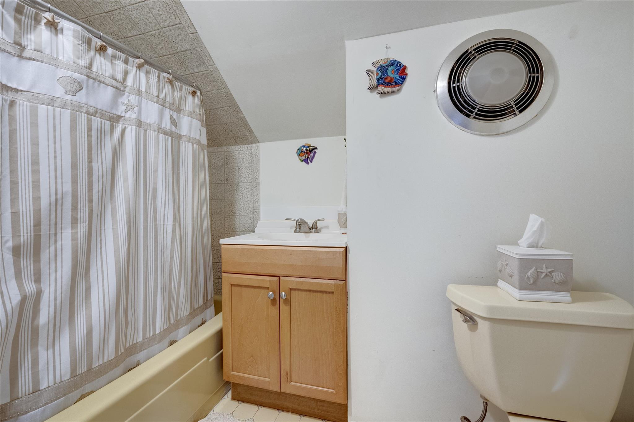 17 Plant Lane, Westbury, New York image 20