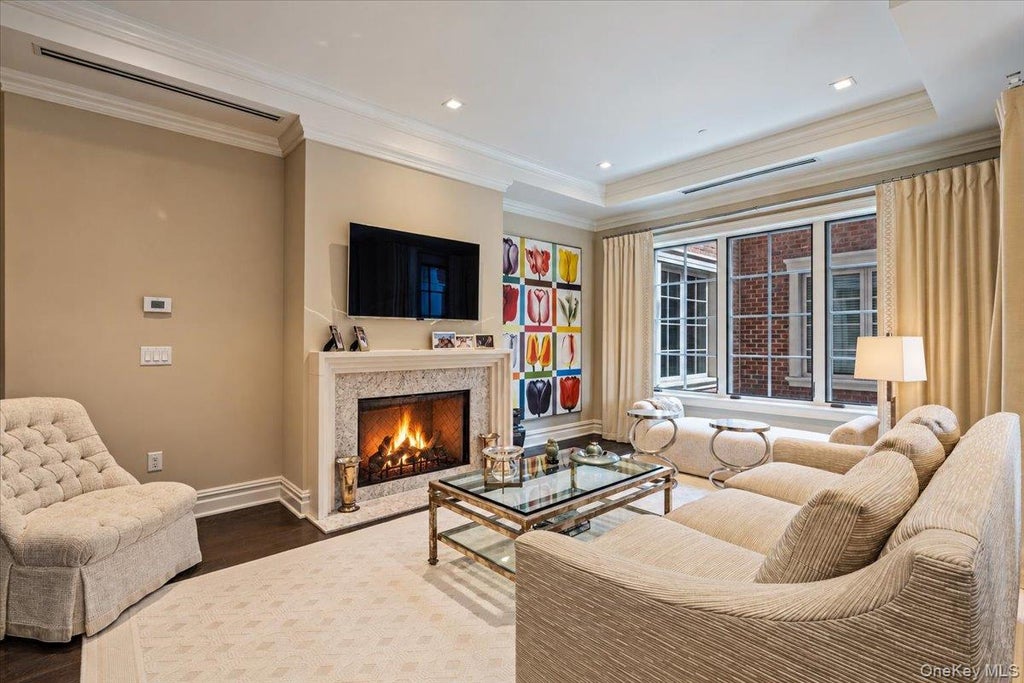 Photo of 2000 Royal Court #2009, North Hills, NY 11040 (MLS # 1042837)