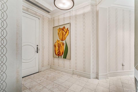 Photo of 2000 Royal Court #2009, North Hills, NY 11040 (MLS # 1042837)
