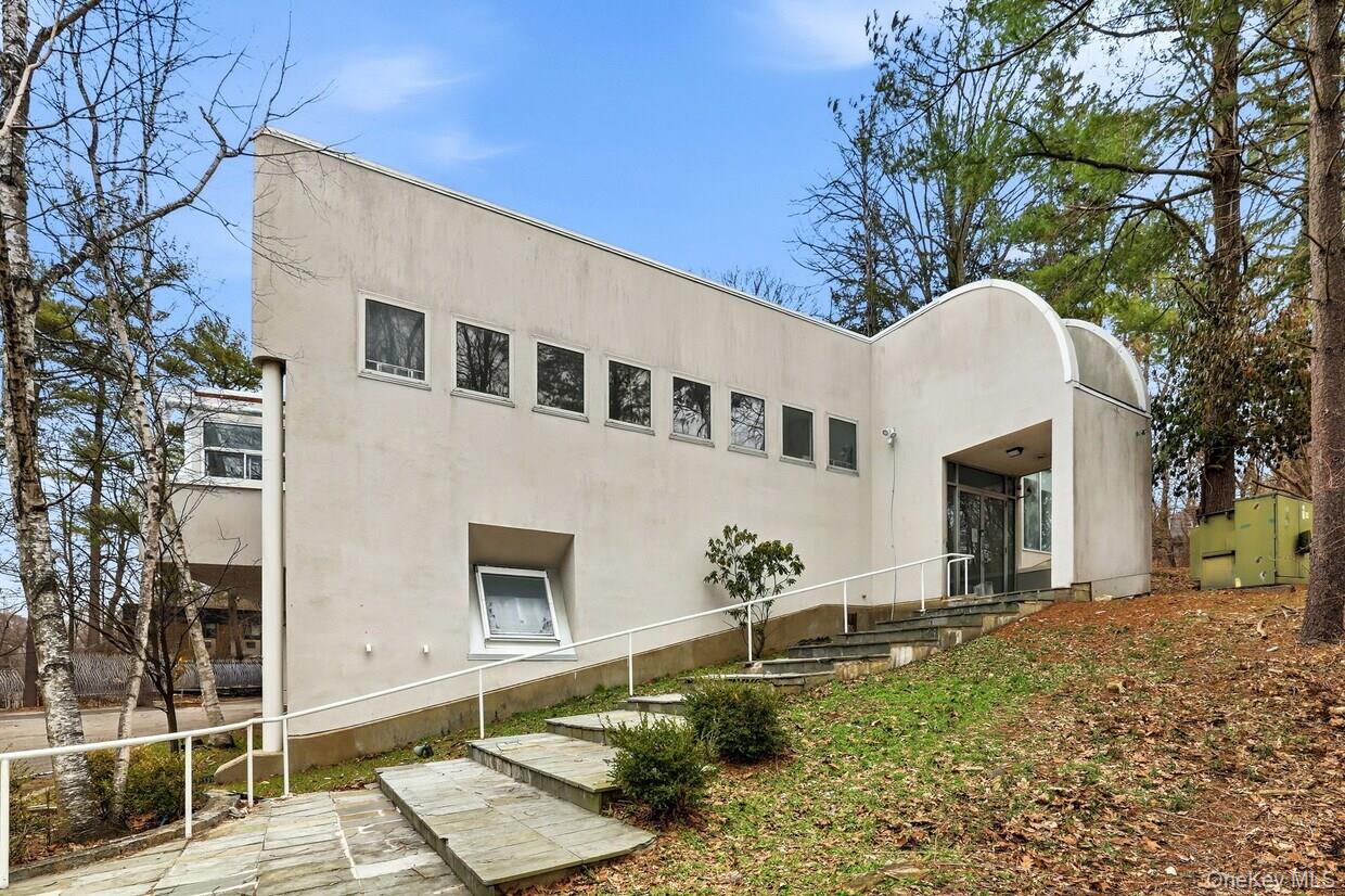 140 Old Saw Mill Riv Road