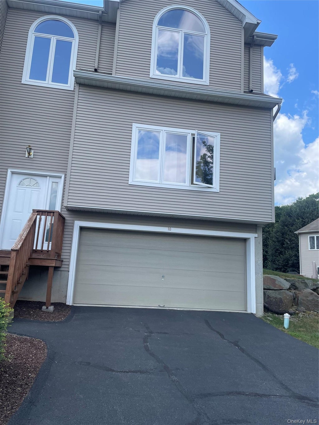 Photo of 10 Rockridge Drive, Highland Mills, NY 10930 (MLS # 1008921)
