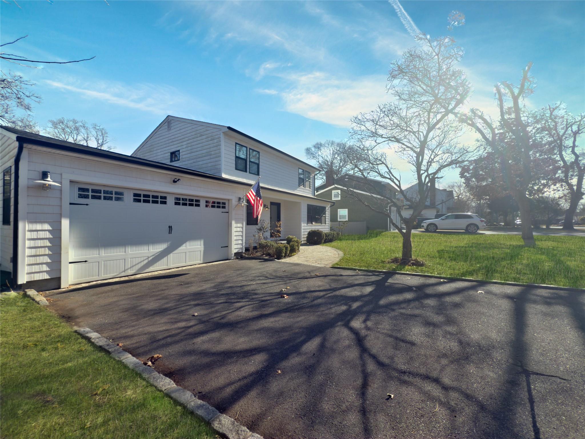 49 Hewitt Boulevard, Center Moriches, New York image 3