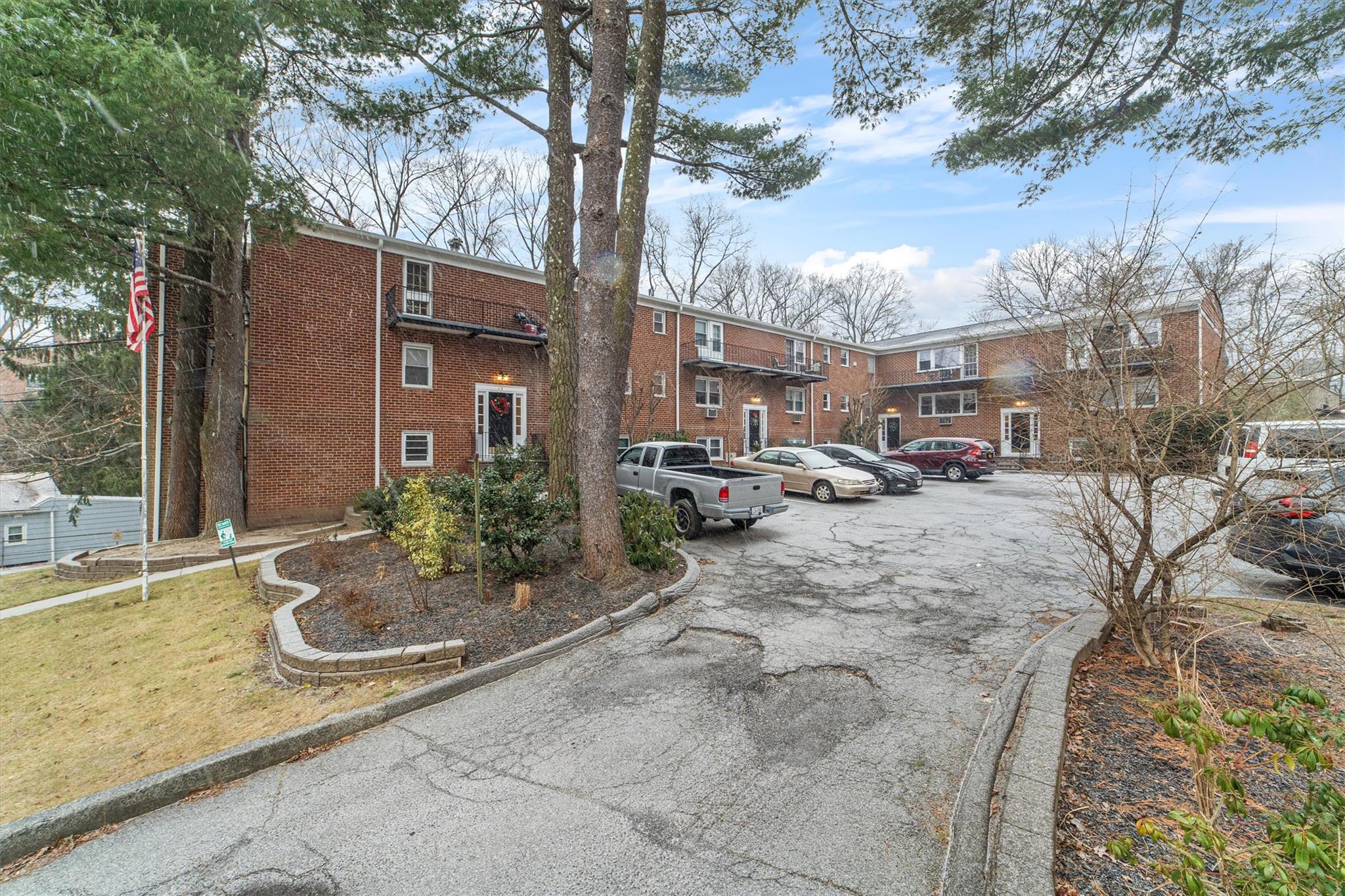 Barker Street A2, Mount Kisco, New York - 2 Bedrooms  
1 Bathrooms - 