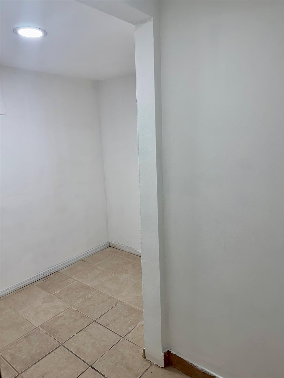960 Holly Court, Franklin Square, New York image 15