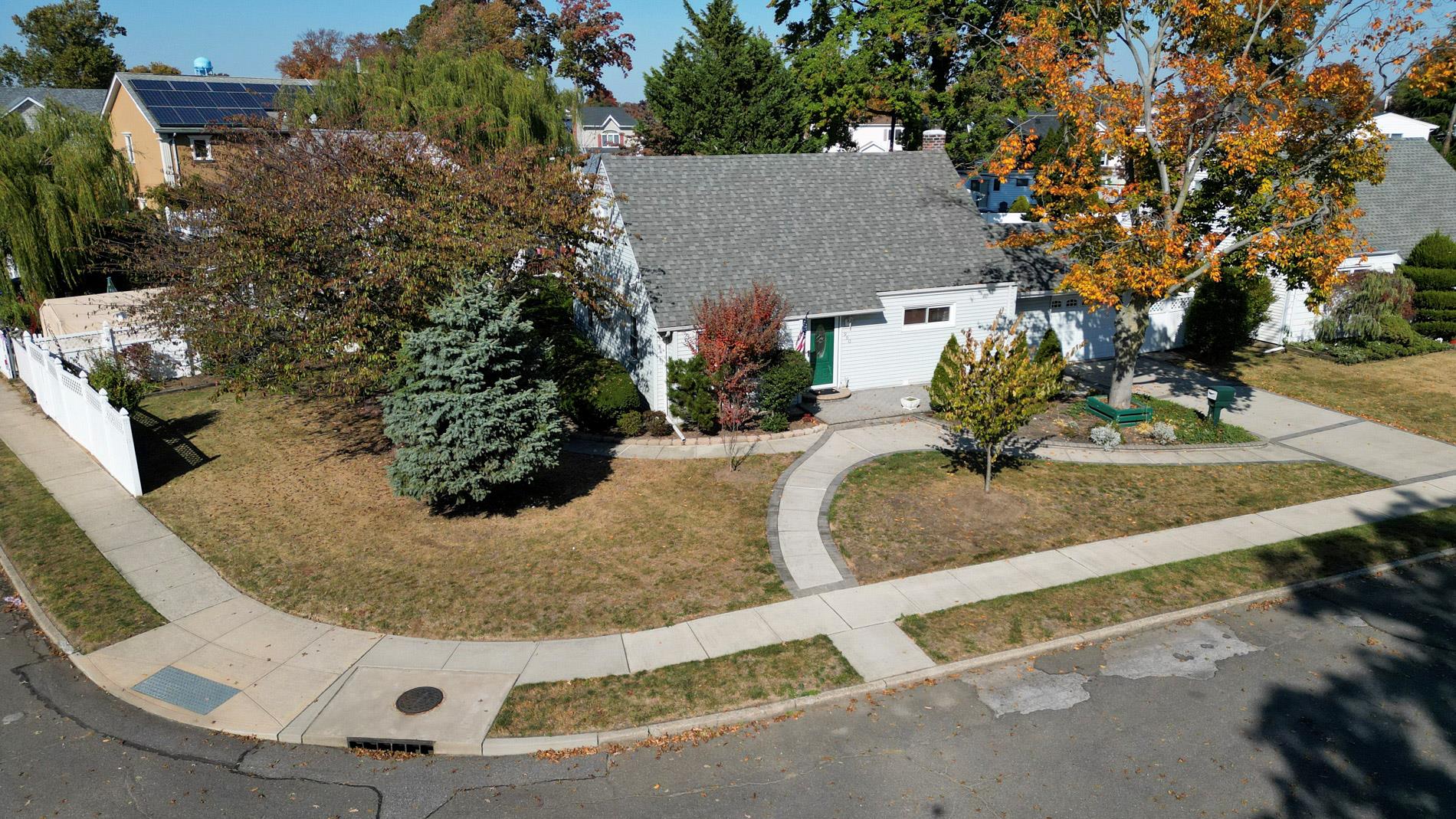 960 Holly Court, Franklin Square, New York image 1