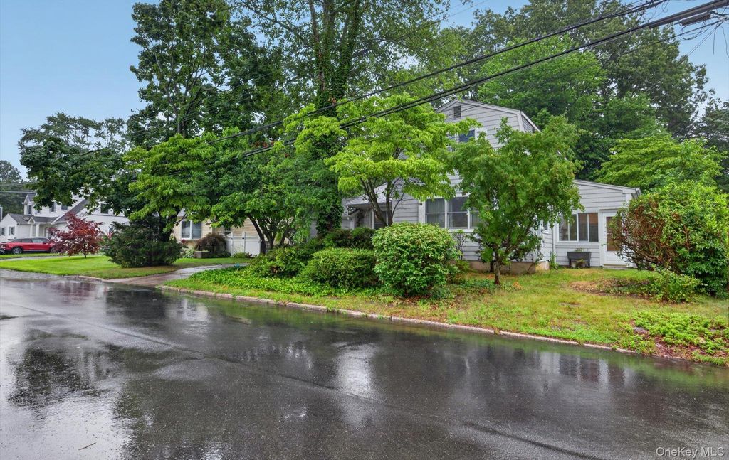 Photo of 12 West Haven Drive DR, East Northport, NY 11731 (MLS # 1023371)