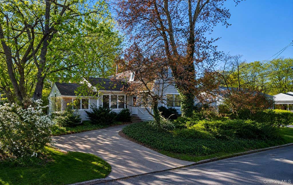 Photo of 12 West Haven Drive DR, East Northport, NY 11731 (MLS # 1023371)