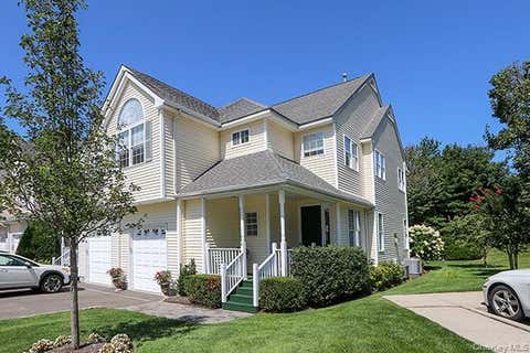Condo For Sale - 4 Spring Court<br/> Huntington, NY 11743