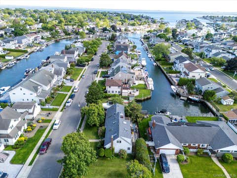 Homes For Sale - 34 Seabreeze Road<br/> Massapequa, NY 11758