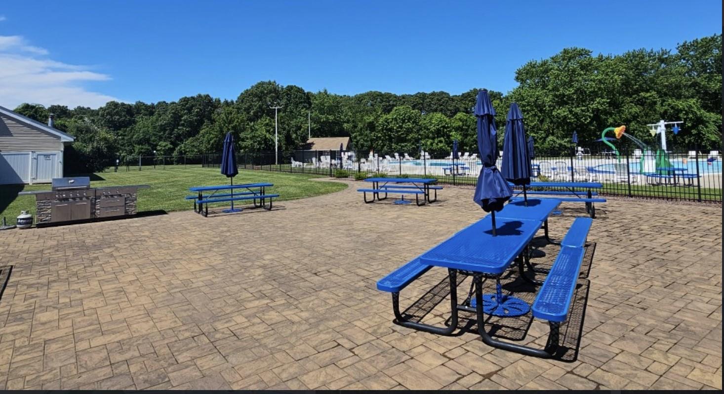 51 Pointe Circle #51, Coram, New York image 3