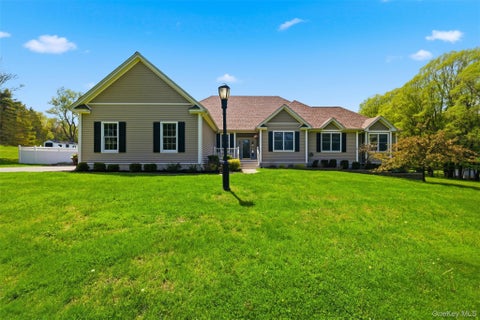 Homes For Sale - 92 Coppergate Lane<br/> Warwick, NY 10990