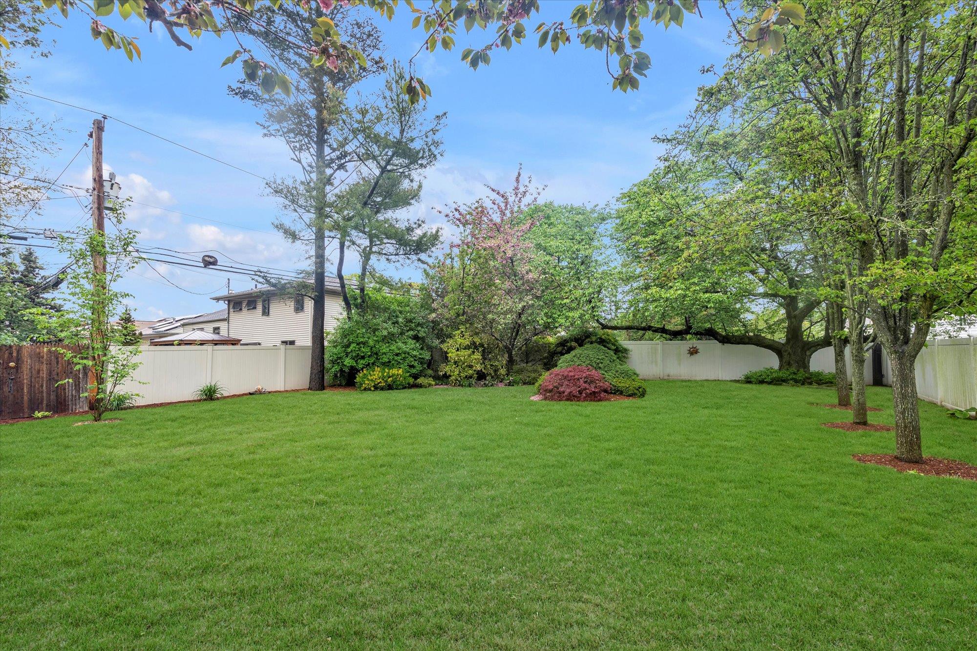 1067 Ida Place, Bellmore, New York image 24