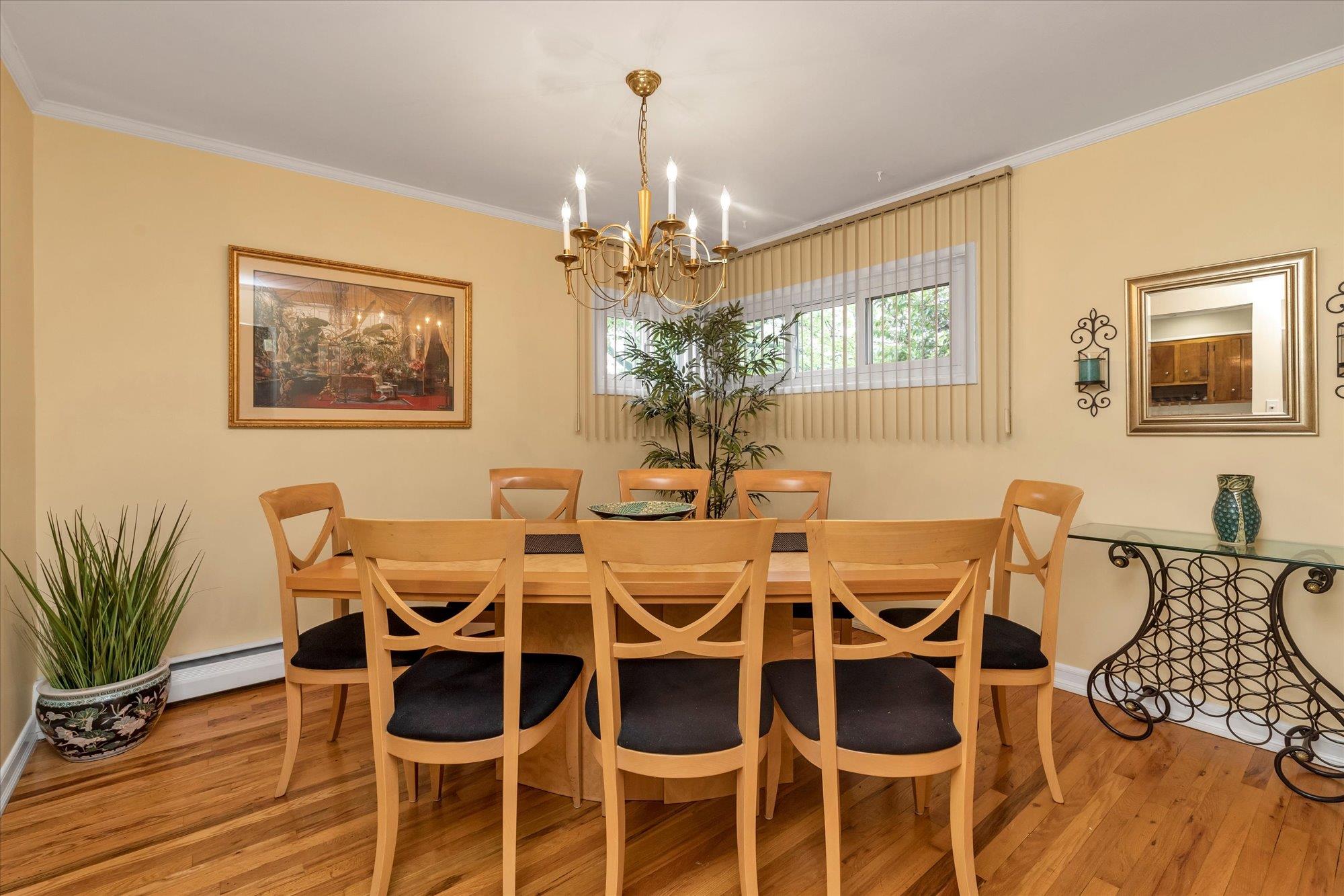 1067 Ida Place