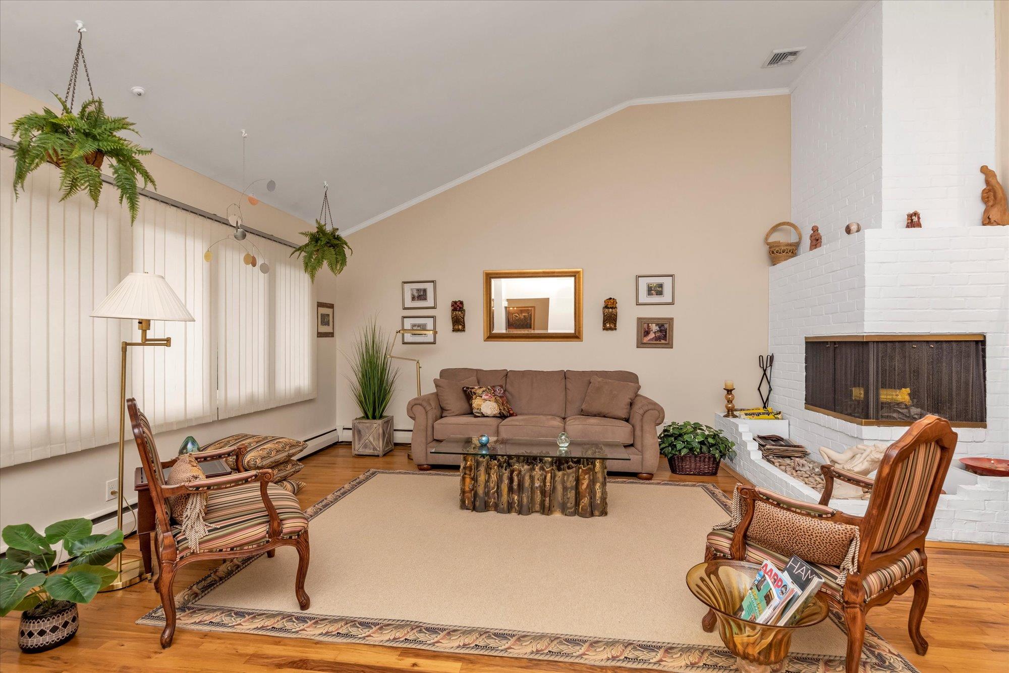 1067 Ida Place