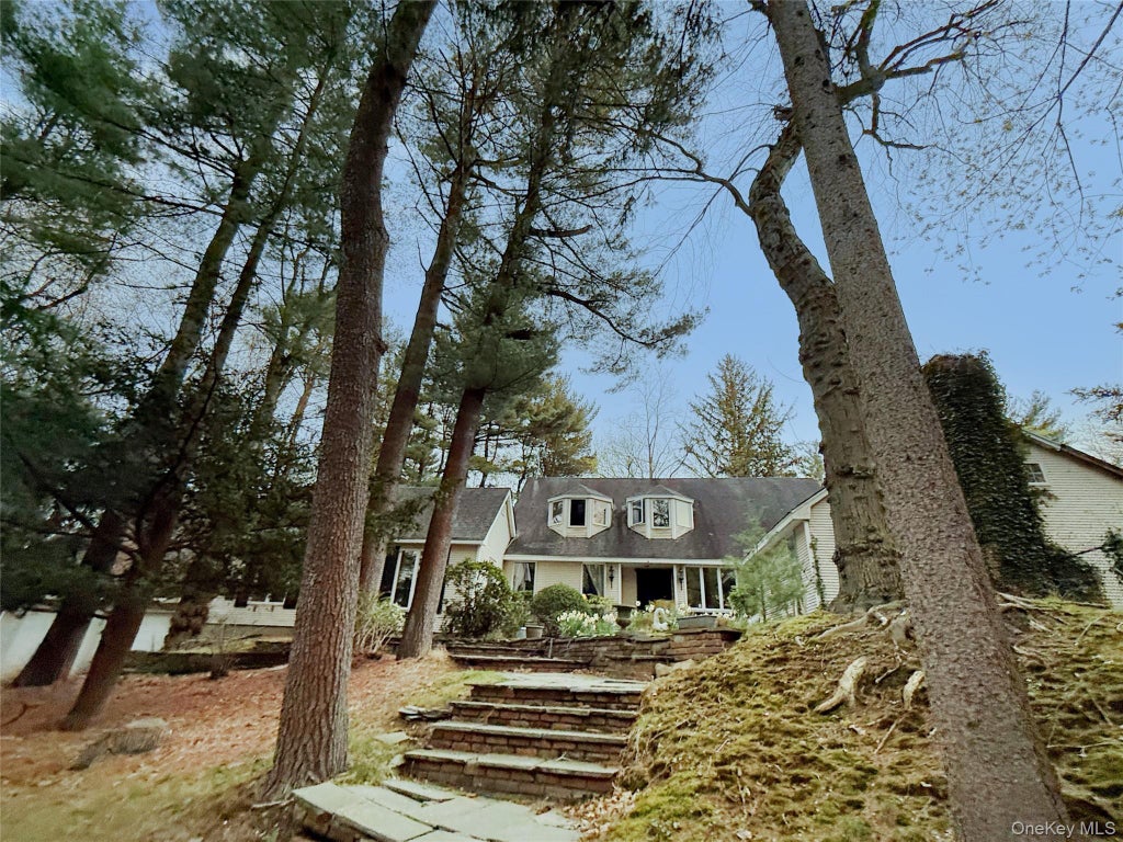 Photo of 8 Woodstock Court, Muttontown, NY 11771 (MLS # 1035521)