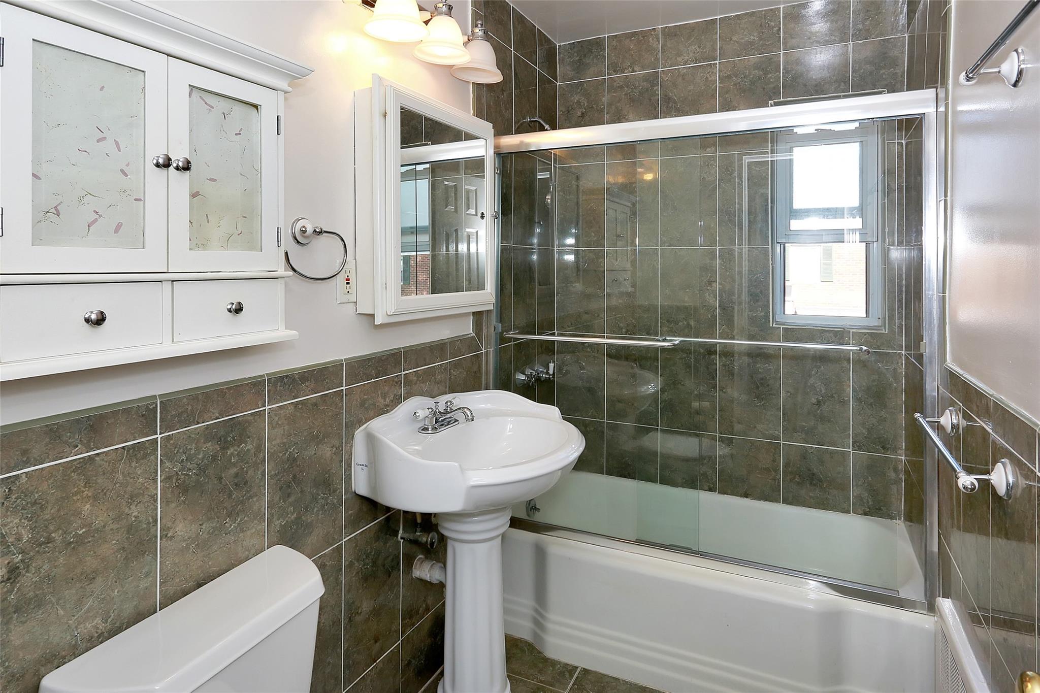 119 Robins Road #119, New Rochelle, New York image 15