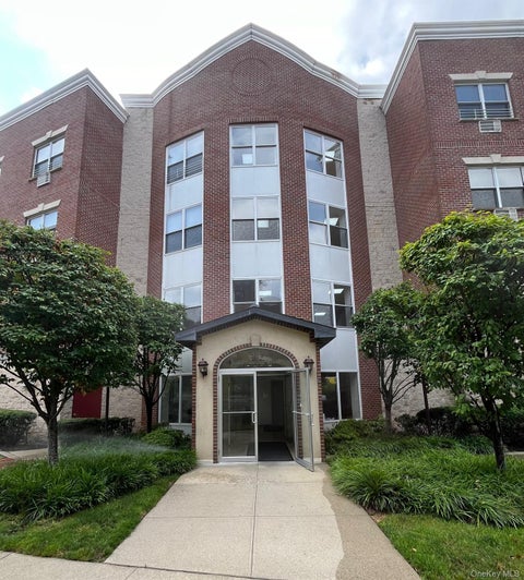 Apartment For Rent - 38 Knightsbridge Road #2B<br/> Nassau County, Great Neck, NY 11021