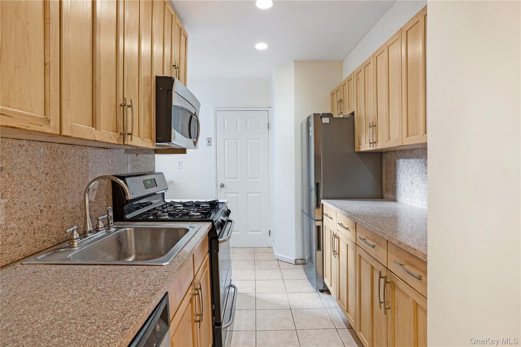 Photo of 72-10 112th Street #5B, Forest Hills, NY 11375 (MLS # 954208)