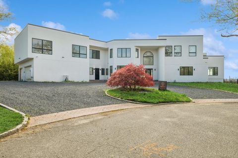 190 Priscilla Road Hewlett Neck NY 11598