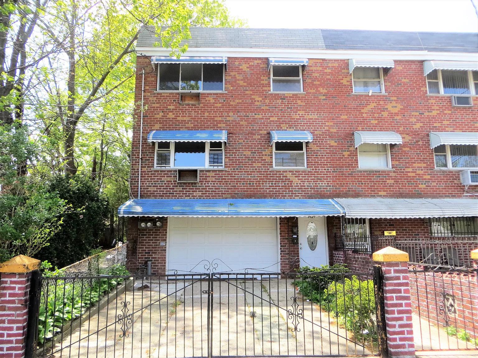 Rental Property at Tiemann Avenue 2, Bronx, New York - Bedrooms: 3 
Bathrooms: 1 
Rooms: 7  - $3,464 MO.