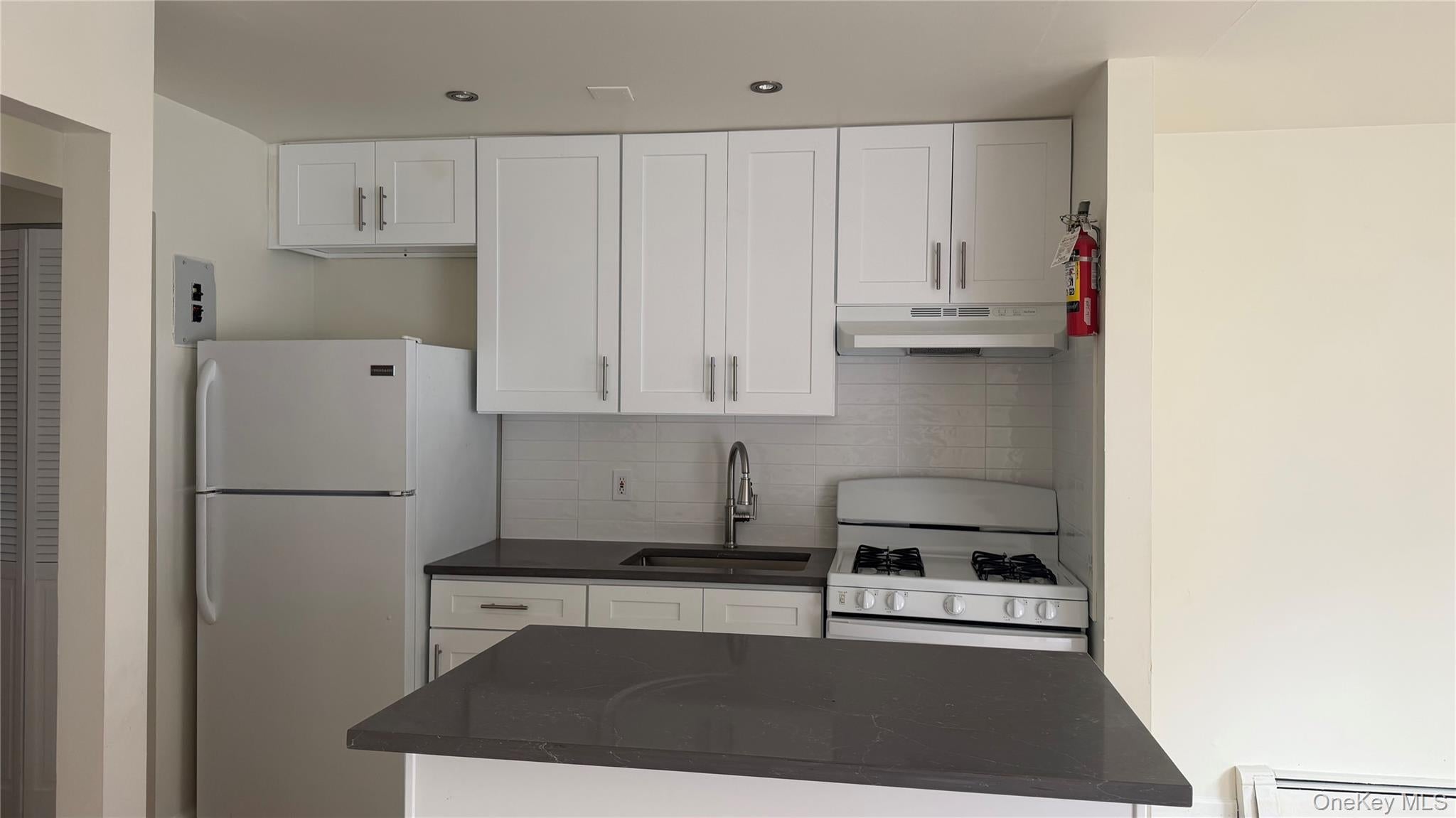 10 Colonial Drive 7 - Photo 2