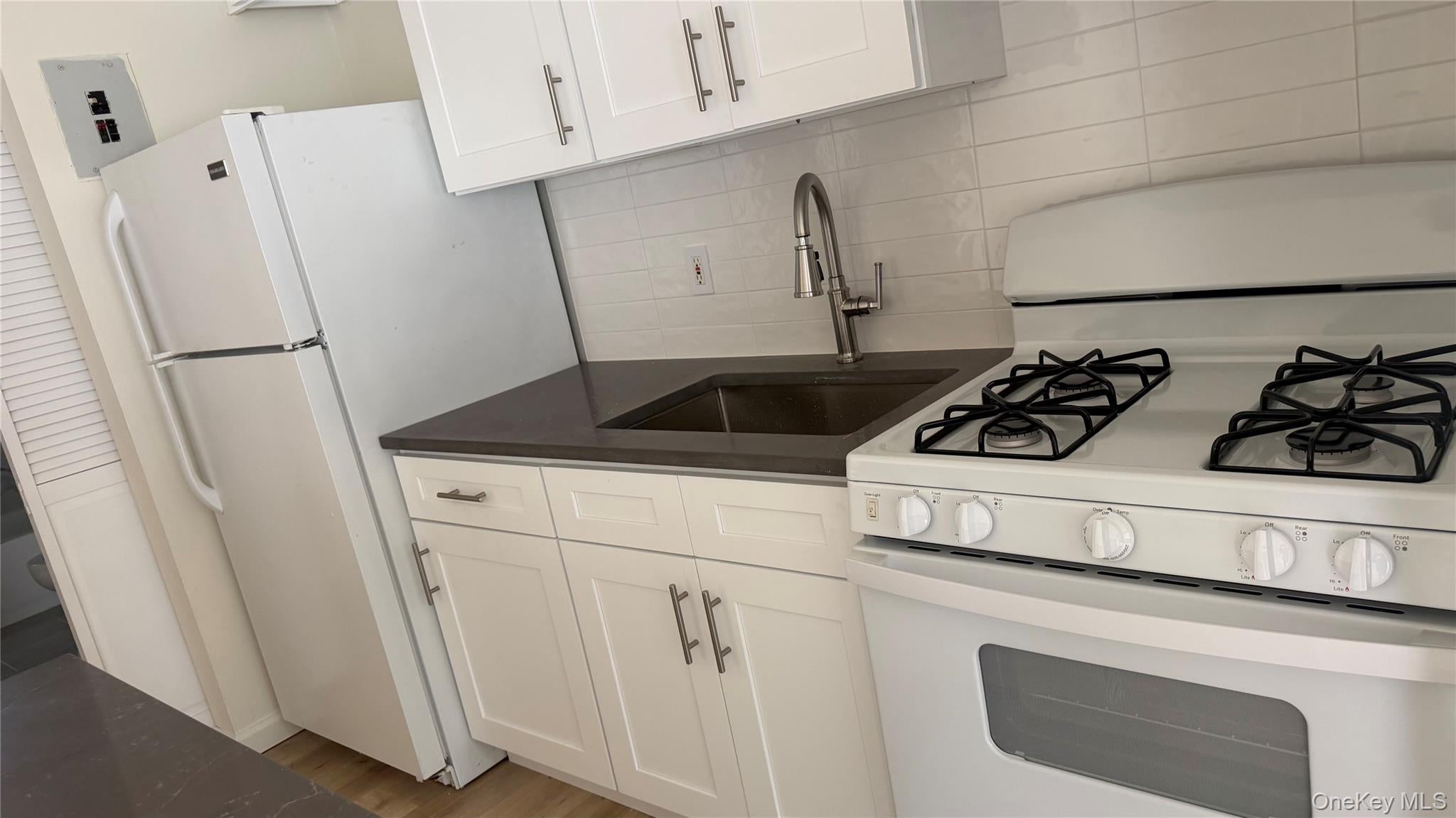 10 Colonial Drive 7 - Photo 3