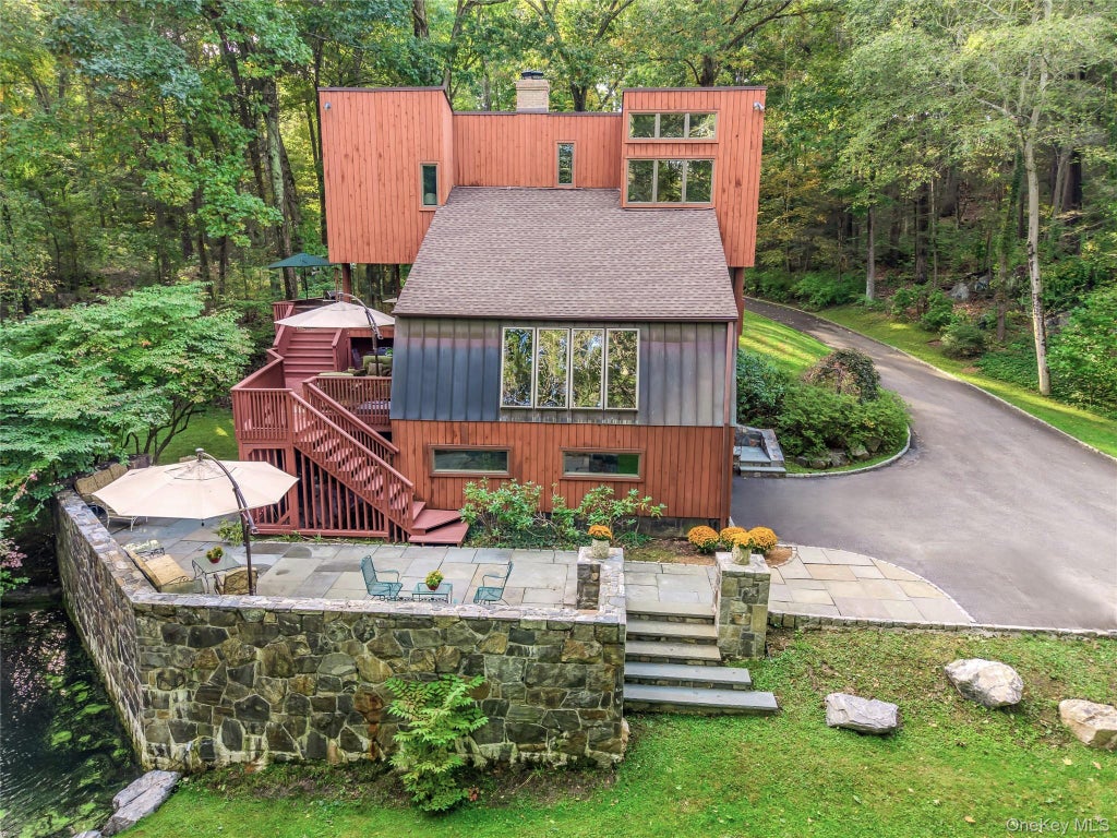 Photo of 7 Cabin Ridge Road, Chappaqua, NY 10514 (MLS # 1058445)