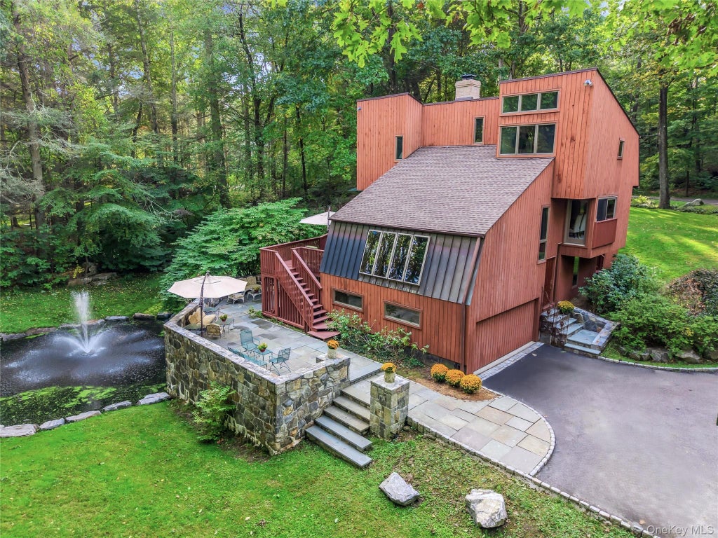 Photo of 7 Cabin Ridge Road, Chappaqua, NY 10514 (MLS # 1058445)