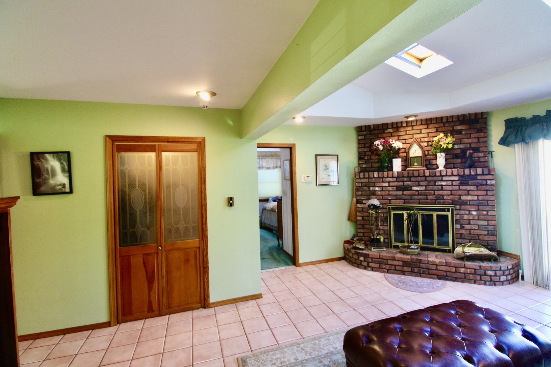 33 Farm Ln, Levittown, New York image 7