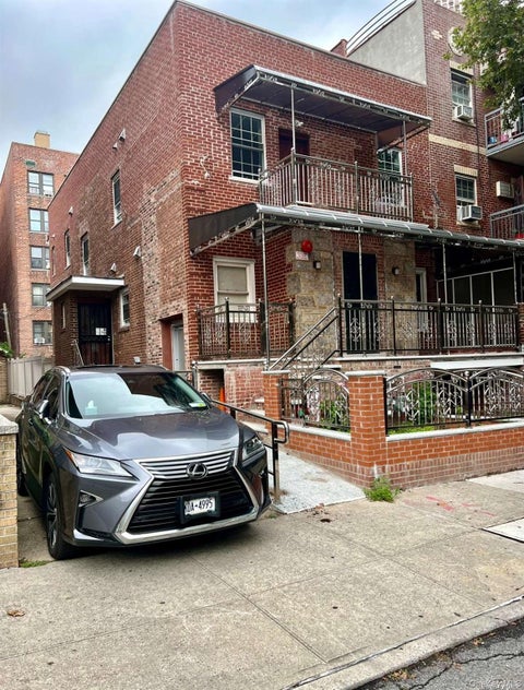 Apartment For Rent - 34-26 75th Street #2R<br/> Queens County, Flushing, NY 11372