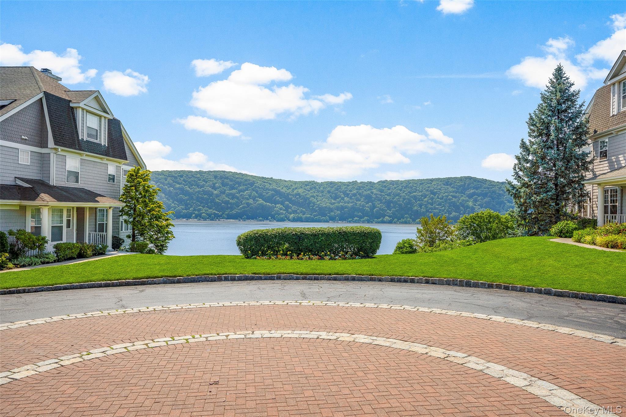 Poughkeepsie, New York 12601, United States, 2 Bedrooms Bedrooms, ,3 BathroomsBathrooms,Residential,Active,193838