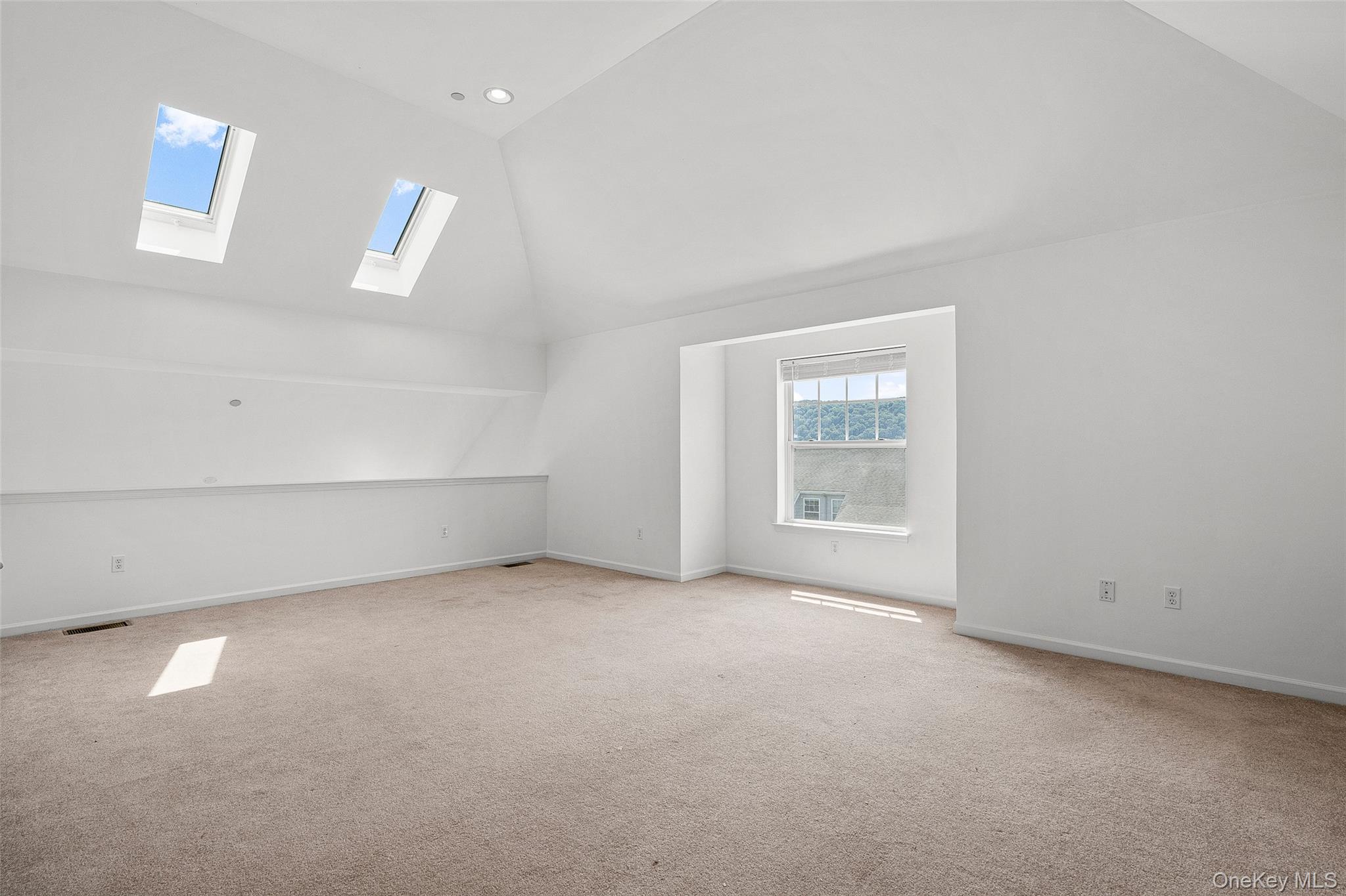 Poughkeepsie, New York 12601, United States, 2 Bedrooms Bedrooms, ,3 BathroomsBathrooms,Residential,Active,193838