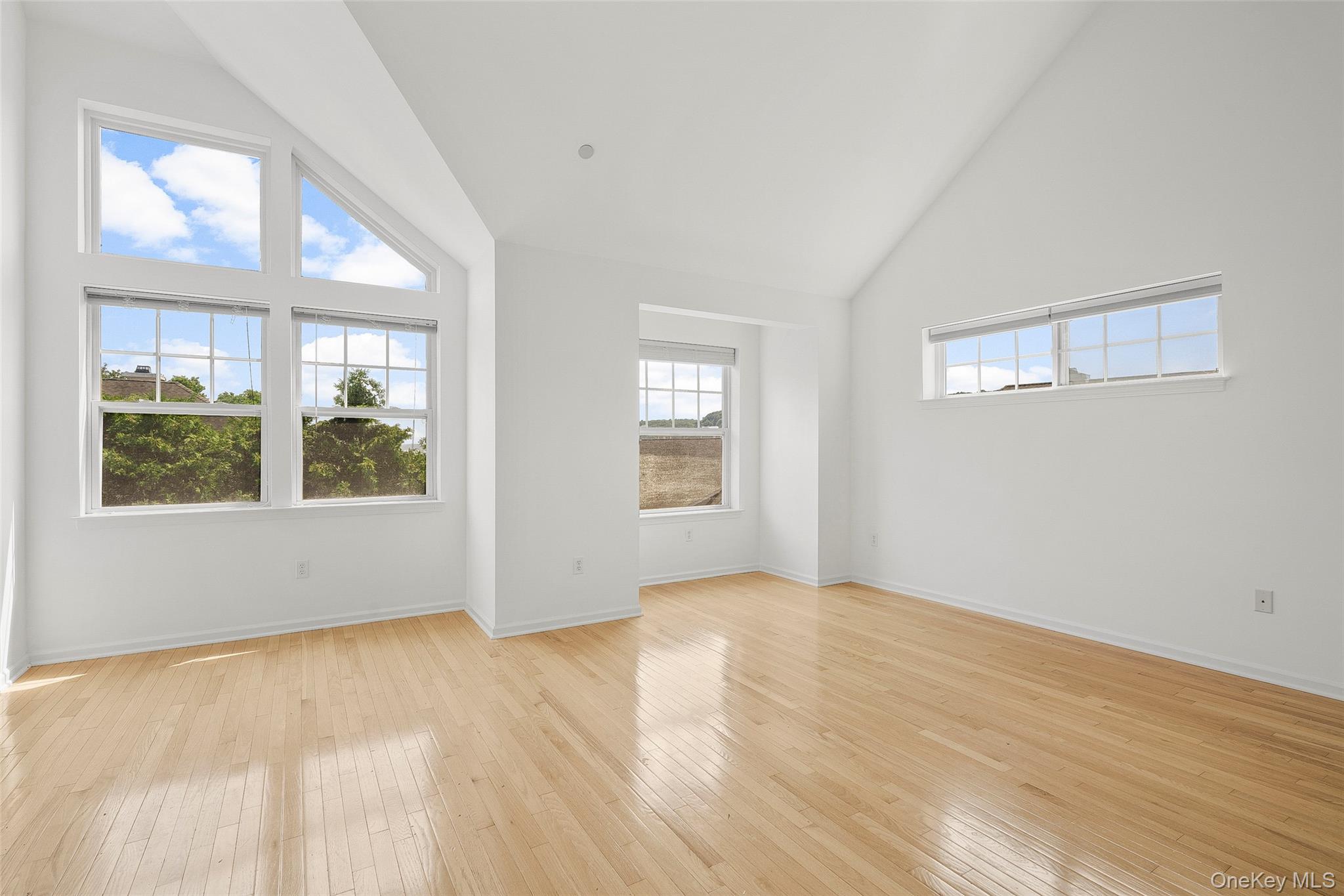 Poughkeepsie, New York 12601, United States, 2 Bedrooms Bedrooms, ,3 BathroomsBathrooms,Residential,Active,193838