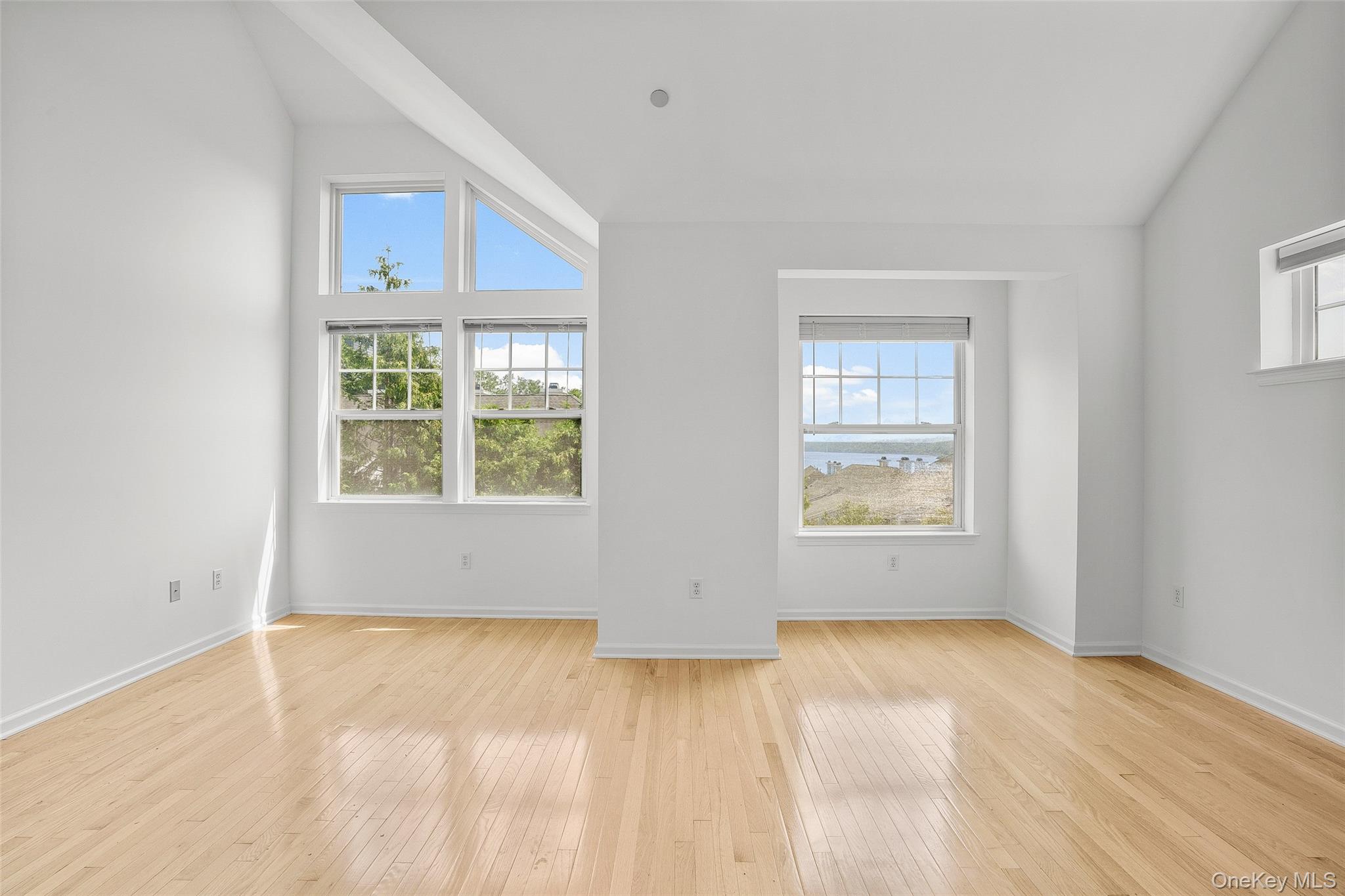 Poughkeepsie, New York 12601, United States, 2 Bedrooms Bedrooms, ,3 BathroomsBathrooms,Residential,Active,193838