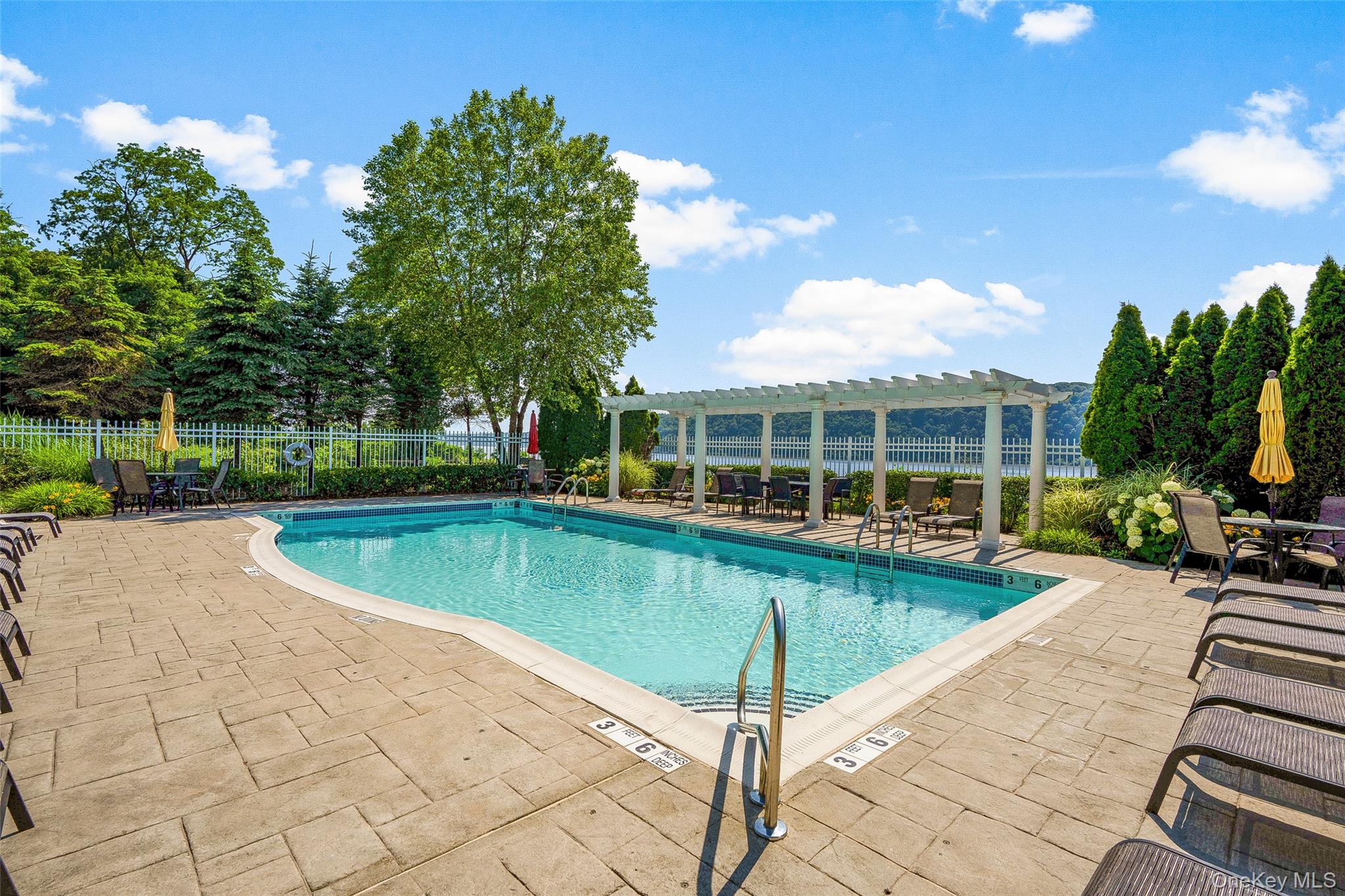 Poughkeepsie, New York 12601, United States, 2 Bedrooms Bedrooms, ,3 BathroomsBathrooms,Residential,Active,193838