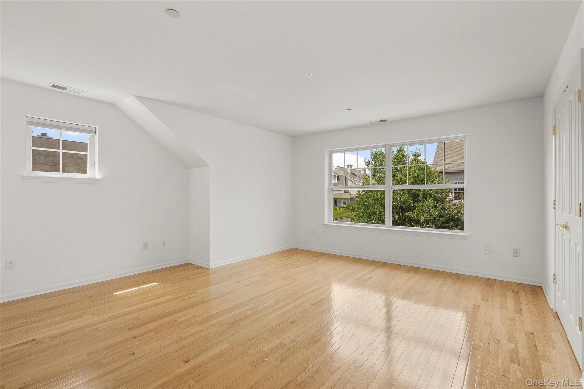 Poughkeepsie, New York 12601, United States, 2 Bedrooms Bedrooms, ,3 BathroomsBathrooms,Residential,Active,193838