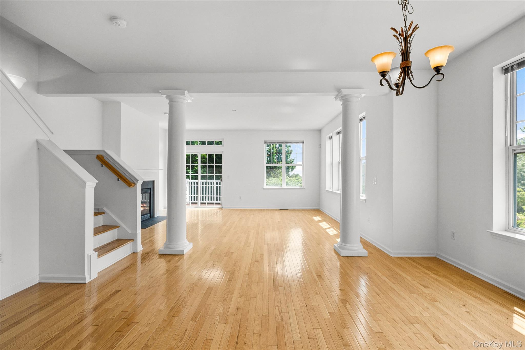 Poughkeepsie, New York 12601, United States, 2 Bedrooms Bedrooms, ,3 BathroomsBathrooms,Residential,Active,193838