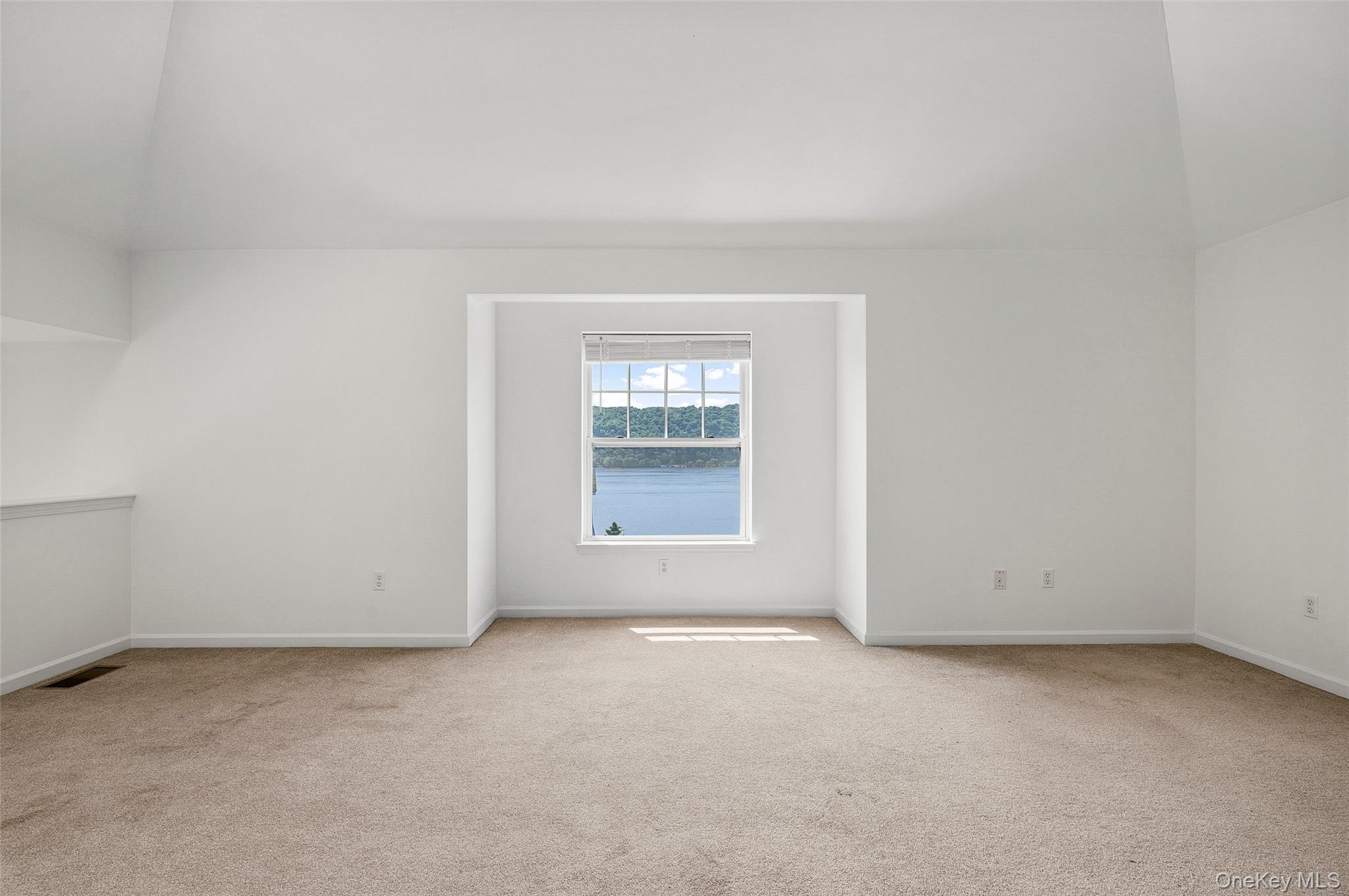 Poughkeepsie, New York 12601, United States, 2 Bedrooms Bedrooms, ,3 BathroomsBathrooms,Residential,Active,193838