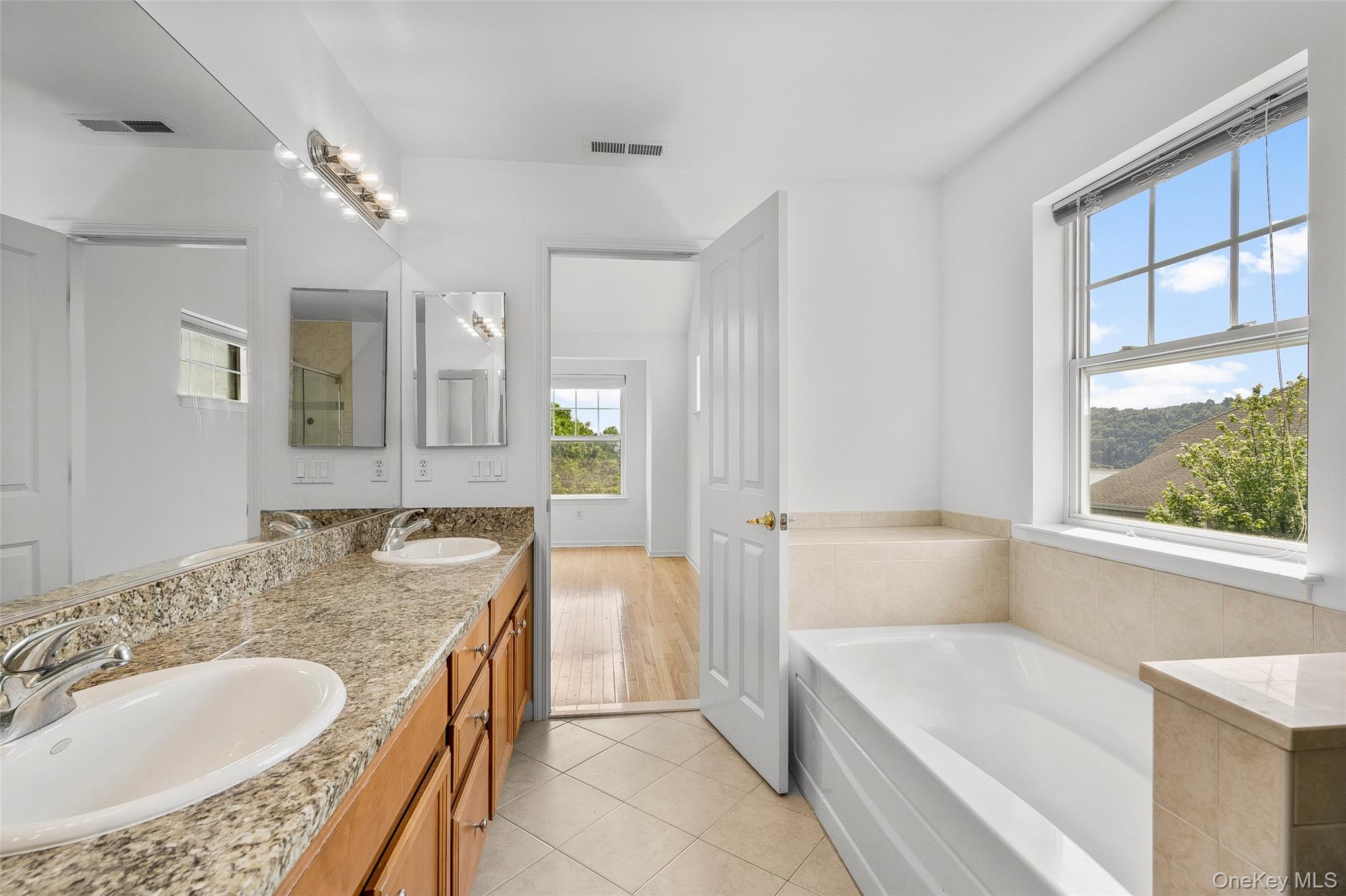 Poughkeepsie, New York 12601, United States, 2 Bedrooms Bedrooms, ,3 BathroomsBathrooms,Residential,Active,193838