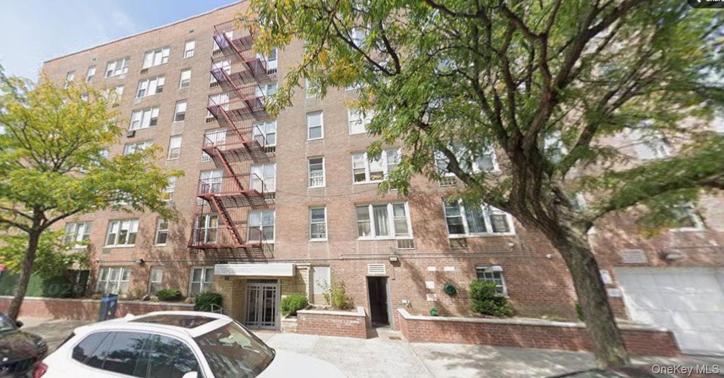 Photo of 1332 Metropolitan Avenue #6A, Bronx, NY 10462 (MLS # 1024370)