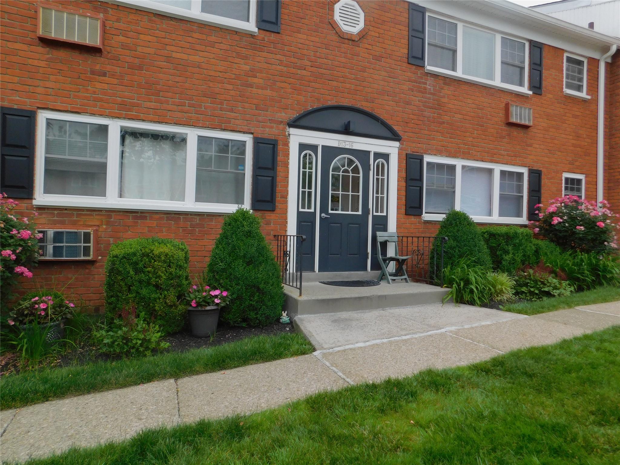 Property for Sale at Crompond Road D15, Peekskill, New York - Bedrooms: 1 
Bathrooms: 1 
Rooms: 4  - $195,000