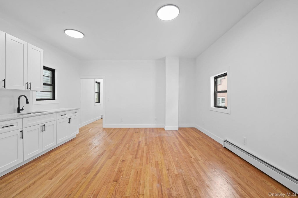 Photo of 338 Thieriot Avenue, Bronx, NY 10473 (MLS # 1054735)