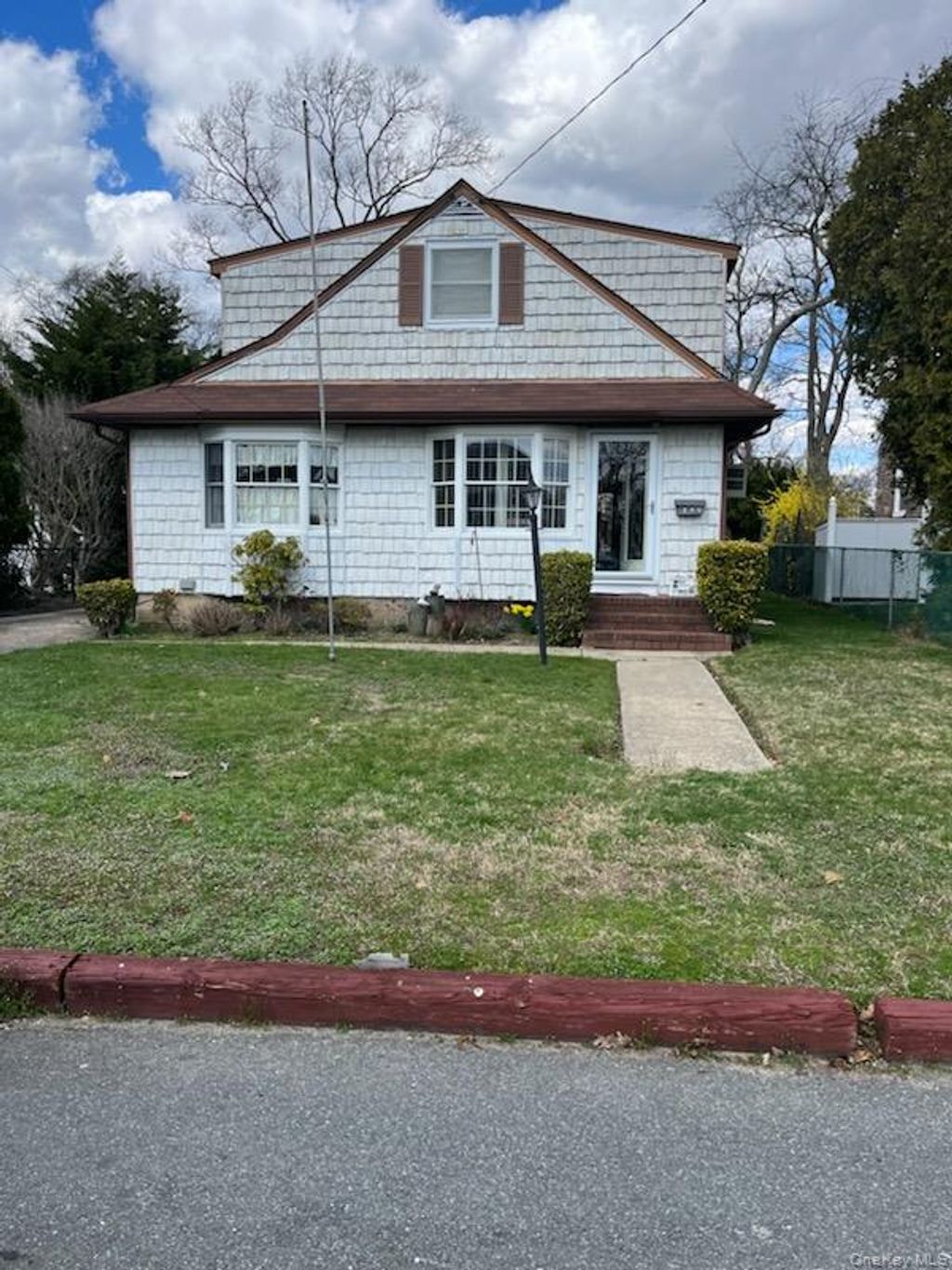 Photo of 140 Texas Street, Lindenhurst, NY 11757 (MLS # 1001370)